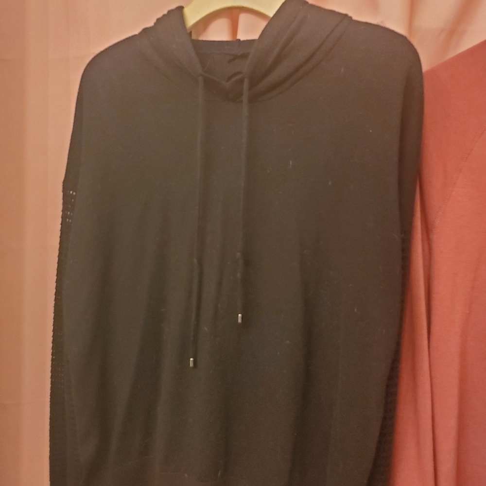 Black sweatshirt with details